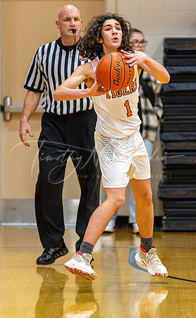 Ipswich vs Amesbury Boys HS Varsity Basketball 2024_01-26_07-52-42_AB5W6369_@TimCardew_2024-Enhanced-NR