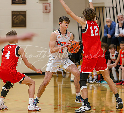 Ipswich vs Amesbury Boys HS Varsity Basketball 2024_01-26_07-53-35_AB5W6395_@TimCardew_2024-Enhanced-NR
