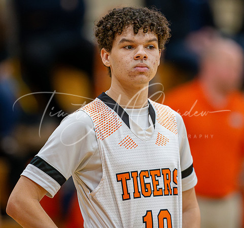 Ipswich vs Amesbury Boys HS Varsity Basketball 2024_01-26_08-00-07_DT7T5821_@TimCardew_2024-Enhanced-NR
