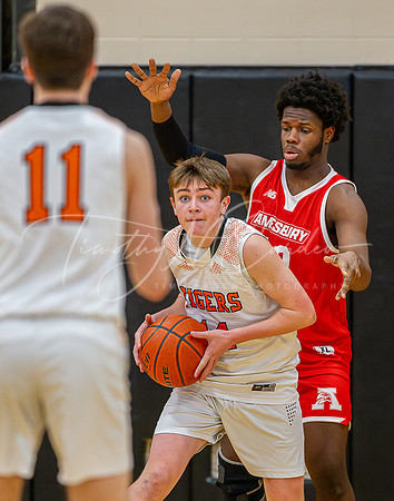 Ipswich vs Amesbury Boys HS Varsity Basketball 2024_01-26_08-03-53_DT7T5869_@TimCardew_2024-Enhanced-NR