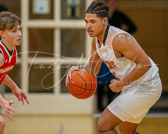 Ipswich vs Amesbury Boys HS Varsity Basketball 2024_01-26_08-04-25_DT7T5886_@TimCardew_2024-Enhanced-NR