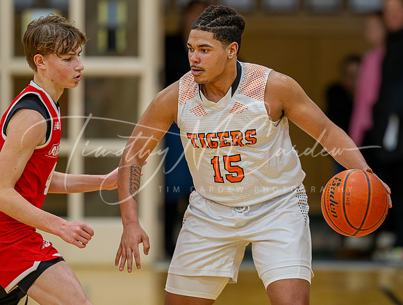 Ipswich vs Amesbury Boys HS Varsity Basketball 2024_01-26_08-04-26_DT7T5888_@TimCardew_2024-Enhanced-NR