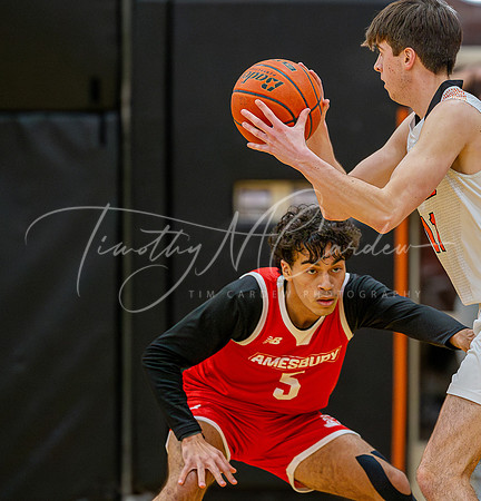 Ipswich vs Amesbury Boys HS Varsity Basketball 2024_01-26_08-05-58_DT7T5943_@TimCardew_2024-Enhanced-NR