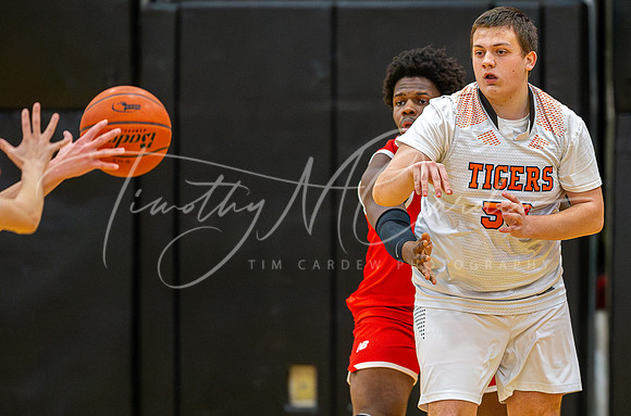 Ipswich vs Amesbury Boys HS Varsity Basketball 2024_01-26_08-06-00_DT7T5948_@TimCardew_2024-Enhanced-NR