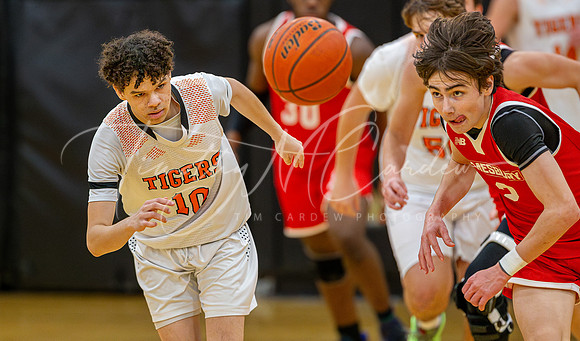 Ipswich vs Amesbury Boys HS Varsity Basketball 2024_01-26_08-06-01_DT7T5951_@TimCardew_2024-Enhanced-NR