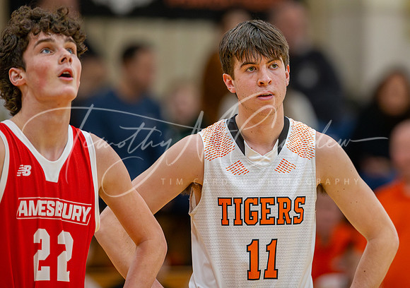 Ipswich vs Amesbury Boys HS Varsity Basketball 2024_01-26_08-06-30_DT7T5958_@TimCardew_2024-Enhanced-NR