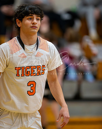 Ipswich vs Amesbury Boys HS Varsity Basketball 2024_01-26_08-06-58_DT7T5980_@TimCardew_2024-Enhanced-NR