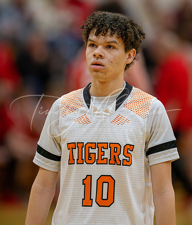 Ipswich vs Amesbury Boys HS Varsity Basketball 2024_01-26_08-07-04_DT7T5984_@TimCardew_2024-Enhanced-NR