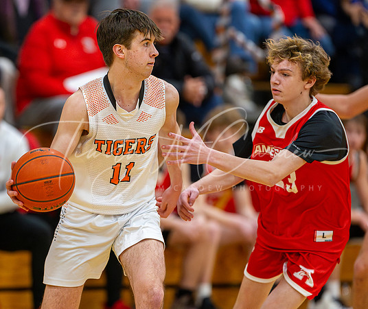 Ipswich vs Amesbury Boys HS Varsity Basketball 2024_01-26_08-07-14_DT7T5997_@TimCardew_2024-Enhanced-NR