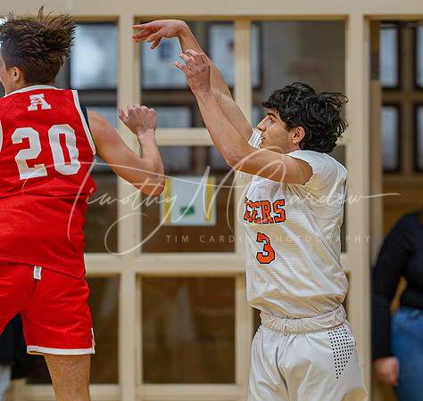 Ipswich vs Amesbury Boys HS Varsity Basketball 2024_01-26_08-07-34_DT7T6035_@TimCardew_2024-Enhanced-NR