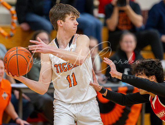 Ipswich vs Amesbury Boys HS Varsity Basketball 2024_01-26_08-08-31_DT7T6073_@TimCardew_2024-Enhanced-NR