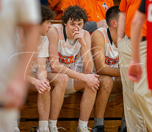 Ipswich vs Amesbury Boys HS Varsity Basketball 2024_01-26_08-08-44_DT7T6077_@TimCardew_2024-Enhanced-NR