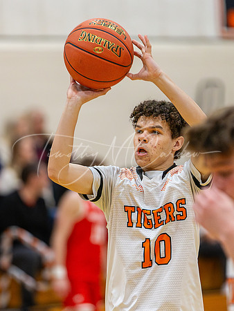 Ipswich vs Amesbury Boys HS Varsity Basketball 2024_01-26_08-23-52_AB5W6446_@TimCardew_2024-Enhanced-NR