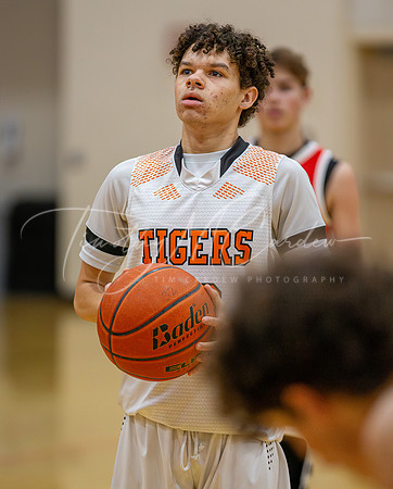 Ipswich vs Amesbury Boys HS Varsity Basketball 2024_01-26_08-27-44_AB5W6496_@TimCardew_2024-Enhanced-NR