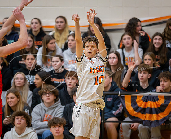 Ipswich vs Amesbury Boys HS Varsity Basketball 2024_01-26_08-30-39_AB5W6575_@TimCardew_2024-Enhanced-NR