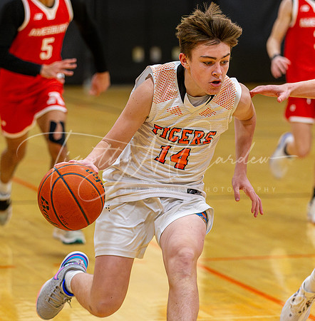 Ipswich vs Amesbury Boys HS Varsity Basketball 2024_01-26_08-32-27_AB5W6641_@TimCardew_2024-Enhanced-NR