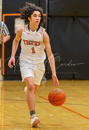 Ipswich vs Amesbury Boys HS Varsity Basketball 2024_01-26_08-34-57_AB5W6674_@TimCardew_2024-Enhanced-NR