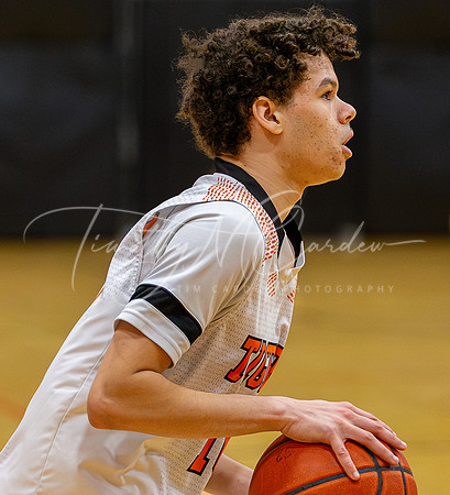 Ipswich vs Amesbury Boys HS Varsity Basketball 2024_01-26_08-35-00_AB5W6685_@TimCardew_2024-Enhanced-NR