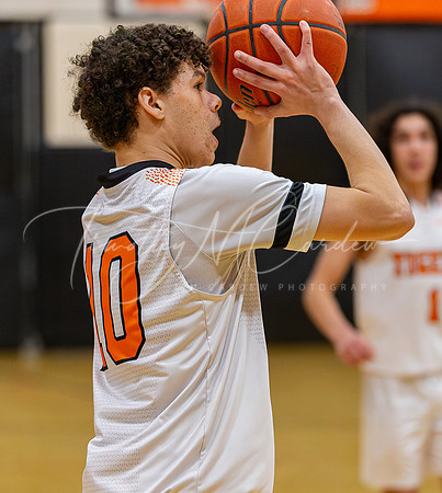 Ipswich vs Amesbury Boys HS Varsity Basketball 2024_01-26_08-35-00_AB5W6688_@TimCardew_2024-Enhanced-NR
