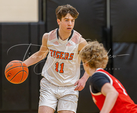 Ipswich vs Amesbury Boys HS Varsity Basketball 2024_01-26_08-38-11_AB5W6804_@TimCardew_2024-Enhanced-NR