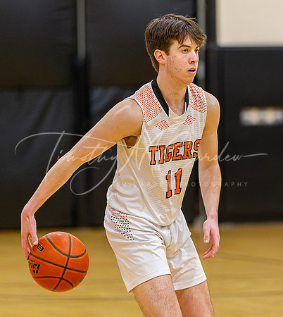 Ipswich vs Amesbury Boys HS Varsity Basketball 2024_01-26_08-38-12_AB5W6808_@TimCardew_2024-Enhanced-NR