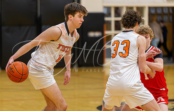 Ipswich vs Amesbury Boys HS Varsity Basketball 2024_01-26_08-38-38_AB5W6842_@TimCardew_2024-Enhanced-NR
