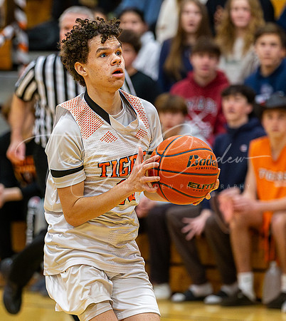 Ipswich vs Amesbury Boys HS Varsity Basketball 2024_01-26_08-38-55_AB5W6855_@TimCardew_2024-Enhanced-NR