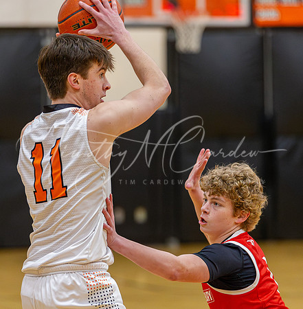 Ipswich vs Amesbury Boys HS Varsity Basketball 2024_01-26_08-39-35_AB5W6894_@TimCardew_2024-Enhanced-NR