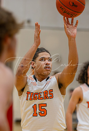 Ipswich vs Amesbury Boys HS Varsity Basketball 2024_01-26_08-43-28_AB5W7035_@TimCardew_2024-Enhanced-NR