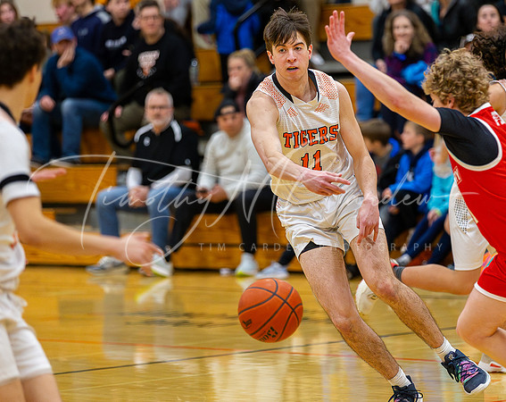 Ipswich vs Amesbury Boys HS Varsity Basketball 2024_01-26_08-45-22_AB5W7088_@TimCardew_2024-Enhanced-NR