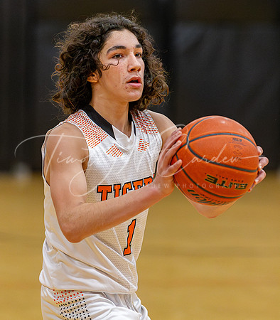 Ipswich vs Amesbury Boys HS Varsity Basketball 2024_01-26_08-53-47_AB5W7370_@TimCardew_2024-Enhanced-NR