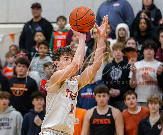 Ipswich vs Amesbury Boys HS Varsity Basketball 2024_01-26_08-54-05_AB5W7388_@TimCardew_2024-Enhanced-NR