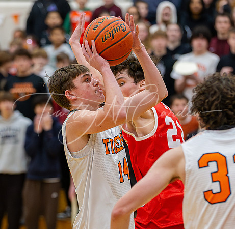 Ipswich vs Amesbury Boys HS Varsity Basketball 2024_01-26_08-54-10_AB5W7401_@TimCardew_2024-Enhanced-NR