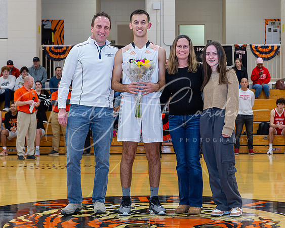 Ipswich vs Amesbury Boys HS Varsity Basketball 2024_2024-01-26_07-34-14_IM1D7355_@TimCardew_2024-Enhanced-NR