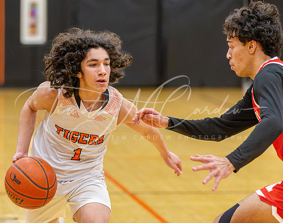 Ipswich vs Amesbury Boys HS Varsity Basketball 2024_01-26_07-49-02_AB5W6246_@TimCardew_2024-Enhanced-NR
