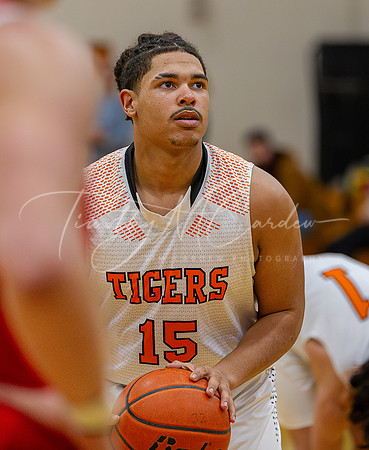Ipswich vs Amesbury Boys HS Varsity Basketball 2024_01-26_08-43-27_AB5W7033_@TimCardew_2024-Enhanced-NR