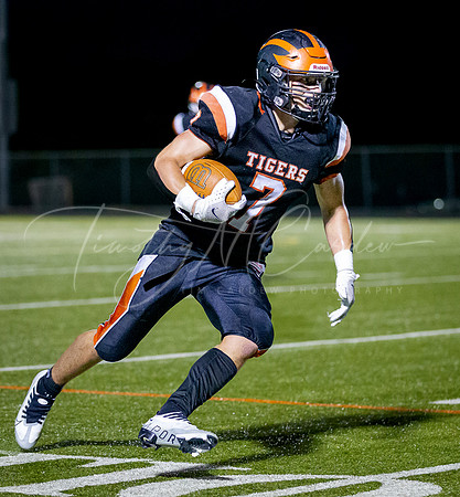 Ipswich vs Lowell Catholic Varsity Football Game 2022_2022-09-16_07-25-13_DT7T1414_@TimCardew_2022