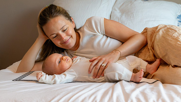Sloane McCaughan Cardew greets Meems & Grandad_2024-12-08_06-25-12_IM1D2365_@TimCardew_2024-Enhanced-NR