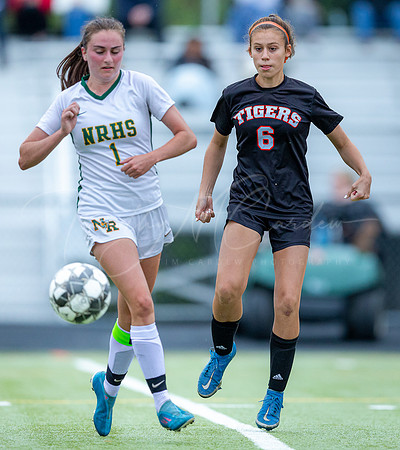 Ipswich vs North Reading Girls Varsity Soccer 2022_2022-09-20_05-15-12_AB5W6134_@TimCardew_2022