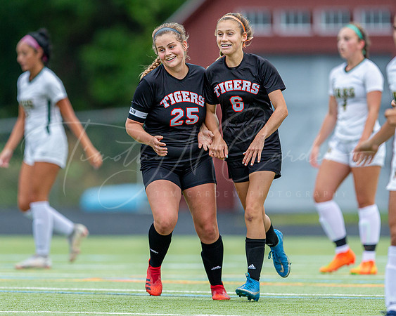 Ipswich vs North Reading Girls Varsity Soccer 2022_2022-09-20_05-00-39_AB5W6006_@TimCardew_2022