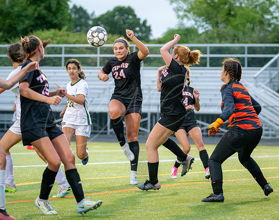 Ipswich vs North Reading Girls Varsity Soccer 2022_2022-09-20_06-06-34_DT7T2224_@TimCardew_2022
