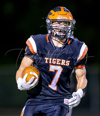 Ipswich vs Lowell Catholic Varsity Football Game 2022_2022-09-16_07-23-12_AB5W5465_@TimCardew_2022
